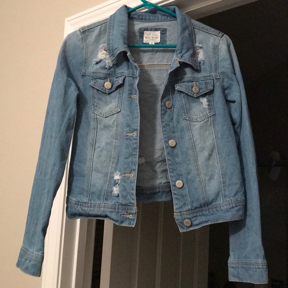 A denim jean jacket - Picture 1 of 1